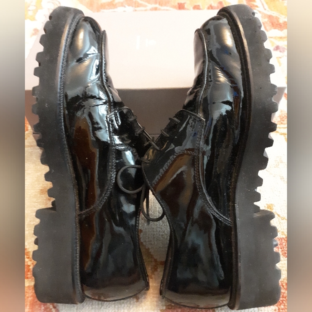 Paul Green patent leather lace loafer vibram lug sole